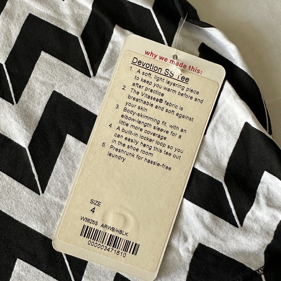 NWT Lululemon Devotion Short Sleeve Tee Arrow Chevron White Black Size 4 - Picture 4 of 7